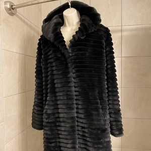 LIKE NEW Hannah by MAR-LO lined black faux fur coat, size Medium